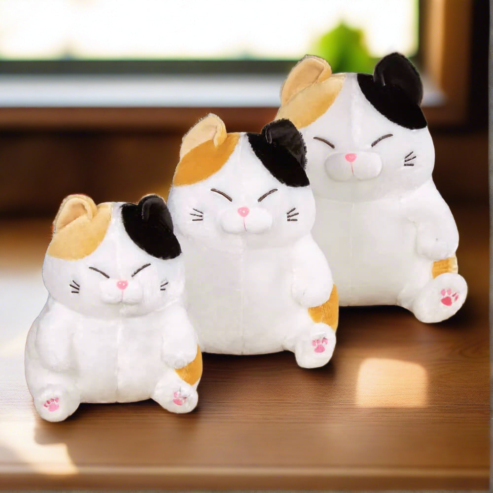 Chubby Lucky Cat Plushie size detail